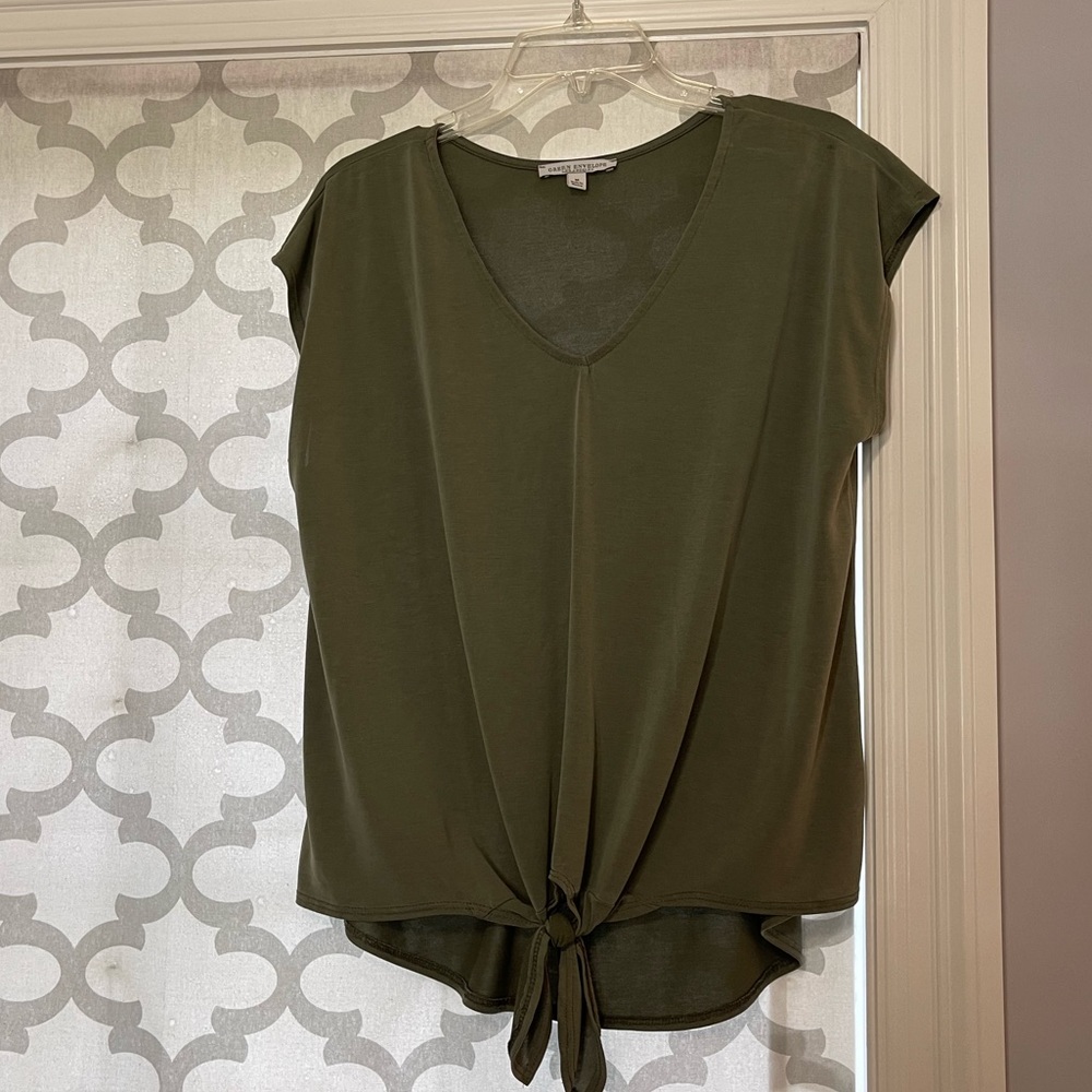 Green top size medium